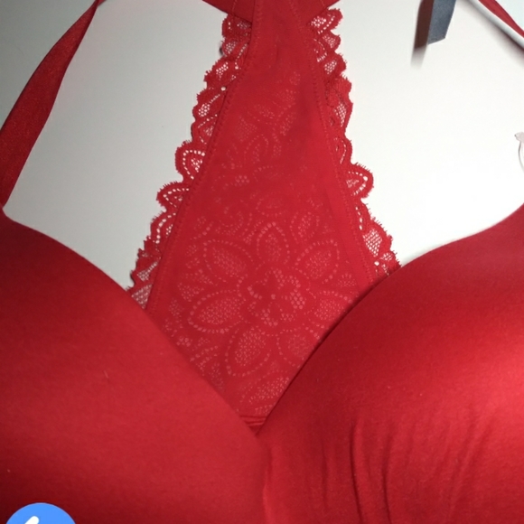 Red wireless T strap Bra - Picture 2 of 4